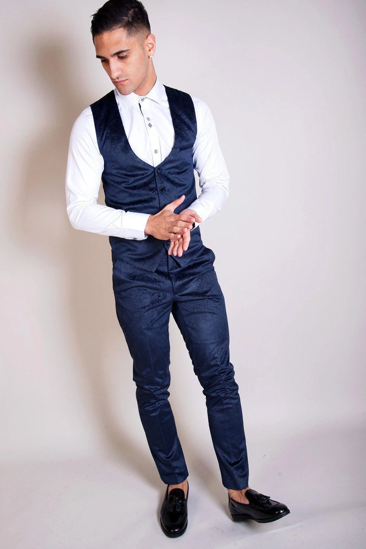 Coronation Street's Will Mellor (Harvey Gaskell) in Simon Velvet Blazer & Waistcoat - Image 9